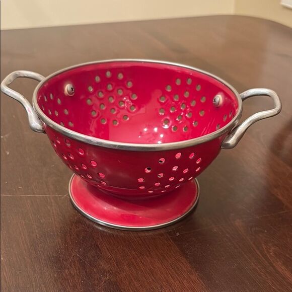 Small Red Metal Colander with Handles - Picture 3 of 6